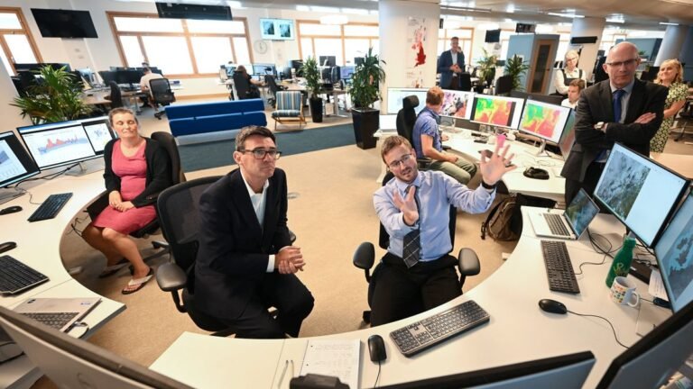 Biztonsági riadó Londonban: internetes csaló verte át a brit miniszterelnököt