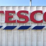 Elraboltak egy tinédzser lányt egy Tesco közelében – 40 perc után sikerült megszöknie