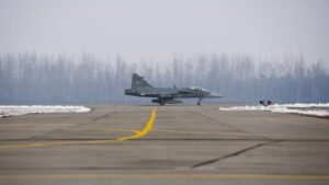 „Azt éreztem, hogy fel fog robbanni a hajtómű és meghalok” – volt vadászpilóta a katapultálásról és a Gripen-balesetről