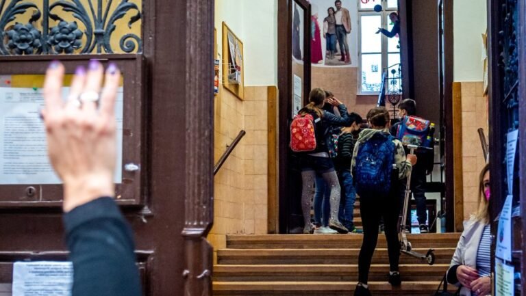Béremelés vagy sztrájk: tisztázást vár a PDSZ az oktatási minisztertől a tanévkezdésig