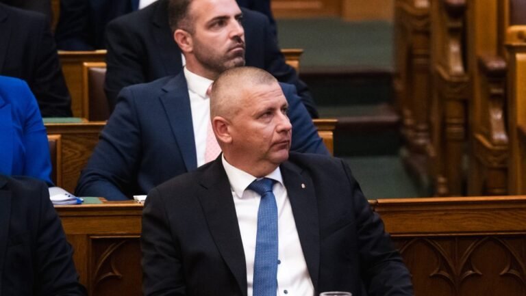Balásy Gyula cégével kötött 800 millió forintos szerződés miatt tett feljelentést Ruszin-Szendi Romulusz