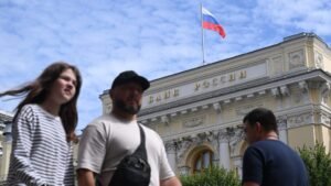 Nyomás alatt az orosz bankok: Putyin elől menekíti a pénzét a lakosság