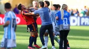 A vb-döntő után balhézó argentin játékosokat alaposan megbüntette a FIFA