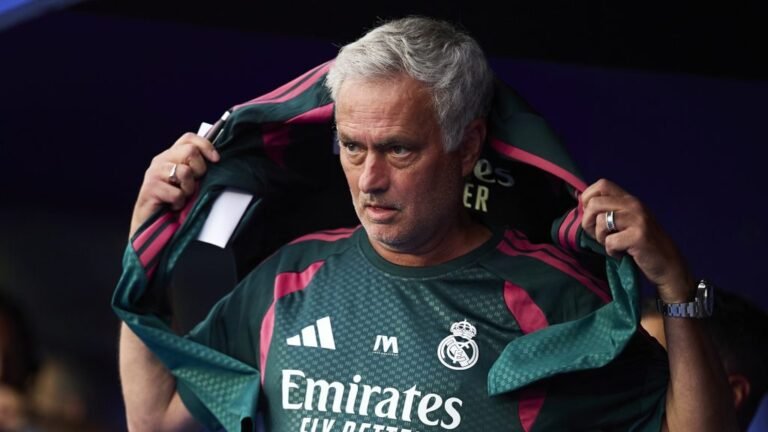 Mourinhónak úgy kell új csapatot építenie, hogy közben a Real-sztárok egóját is simogatja