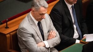Lázár János lemondott képviselői mandátumáról