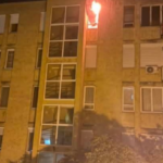 Rendőrök mentettek ki egy férfit lángoló kazincbarcikai lakásából