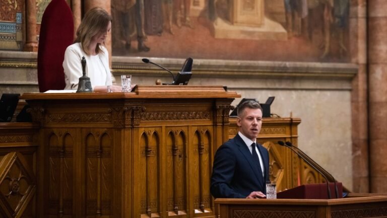 A roma holokausztról szóló megemlékezéssel kezdődik a parlament keddi ülése