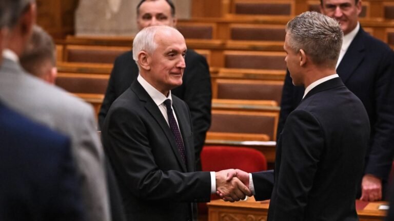 Megjött a Tisza válasza arra, hogy a Fidesz a tatai sortűzper miatt támadja Baka Andrást