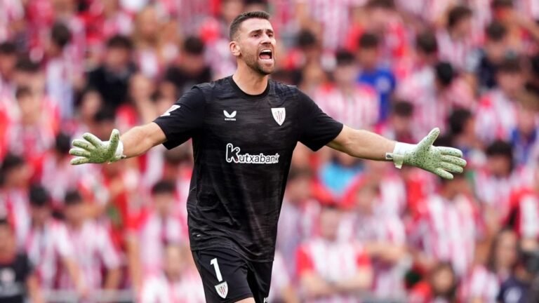 A vb-győztes spanyol kapus már a meccs elején gólt lövetett az ellenféllel