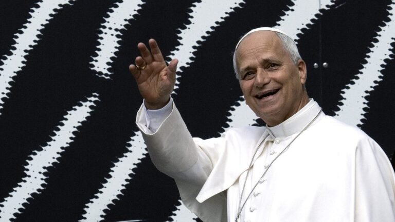 XIV. Leó pápa magánaudiencián fogadja Magyar Pétert