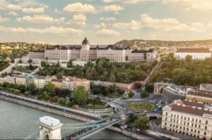 Leállítja a kormány a budavári palota újjáépítését
