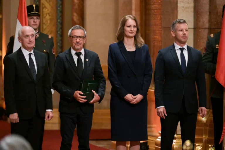 Kinevezték a bizottság tagjait, akik felülvizsgálják az állampárti titkokat