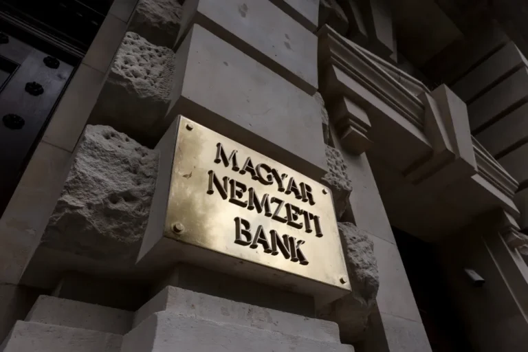 A 4iG-nek 6 milliárdot, Balásy Gyula cégének 2,4 milliárdot fizetett a jegybank Varga Mihály irányítása alatt