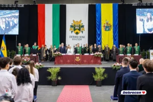 Kesereg a debreceni fideszes polgármester, hogy kitúrták az egyetemi tanévnyitóról