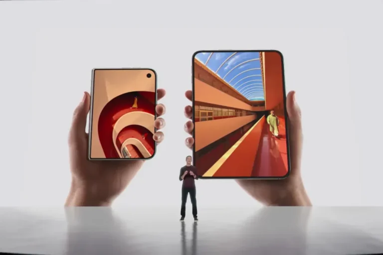 Itt a hajtogatós iPhone Duo, ami októberben jön, és 900 ezer forintba fog kerülni