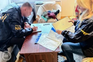 Magyar Péter arról posztolt, hogy előállították Jellinek Dánielt és Szivek Norbertet