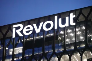Kormányzati dolgozóknak adták ki magukat a csalók, a Revolut több ügyfél adatait is átadta