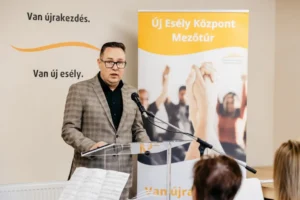 Az elnök cégeivel szerződik egy magyar egyházi misszió, a piac csak lesheti a profitrátát