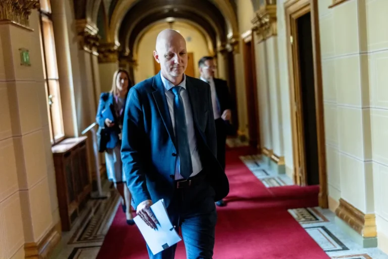 Fejenként 24 ezer forint egy gyerektábori ebédre – Tanács Zoltánék hat feljelentést tesznek