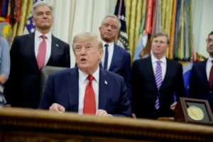 Trump aláírta, jöhetnek az amerikai szankciók Oroszország ellen