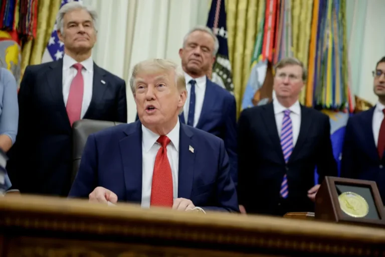 Trump aláírta, jöhetnek az amerikai szankciók Oroszország ellen