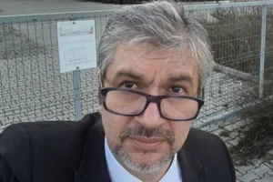 A fideszes Bánki Erikkel való ismeretsége miatt kizárták a Baranya megyei főügyészt a pécsi buszbotrány újabb nyomozásából