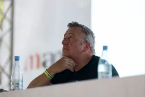 Molnár Áron: Bayer Zsolt két kötetre is kapott pénzt az NKA-tól, de a tervezett formában egyik sem lett kész