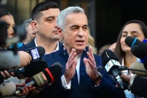 Az utcán állították elő a volt román elnökjelöltet, Călin Georgescut