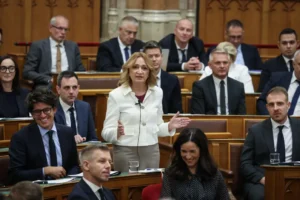 Bujdosó Andrea szerint várhatóan csak jövő hétfőn dönt majd a Tisza-frakció Szathmáry Zoltánról