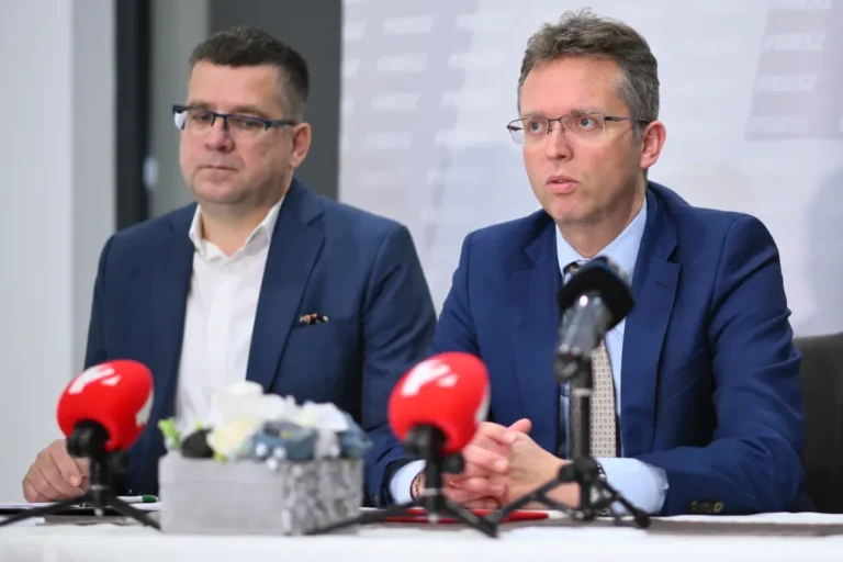 Az ügyészség kikérte Magyar Péter, Hankó Balázs és Seszták Miklós mentelmi jogát