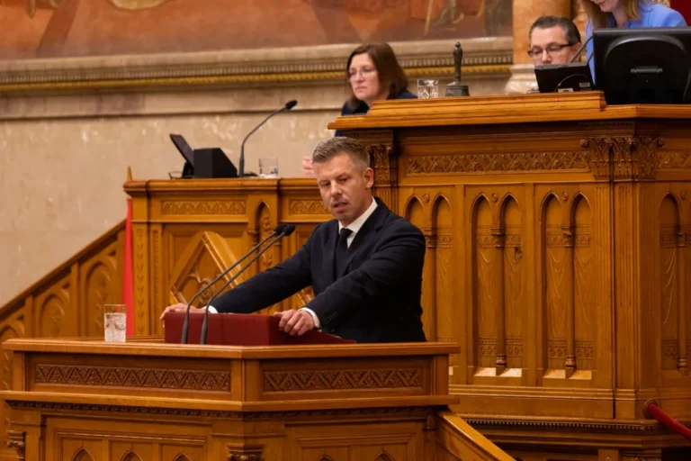 Magyar Péter: Hétfő délelőttre összehívjuk az Országgyűlést, hogy azonnal dönthessen a három mentelmi ügyben