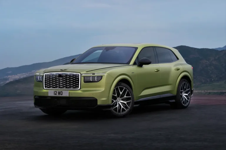 A Bentley első villanyautója nem akar villanyautónak tűnni