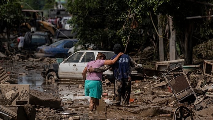 A Polo hurrikán hatalmas hullámokat hoz Mexikó csendes-óceáni partjára