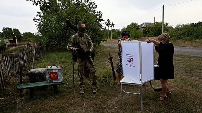 Oroszország megszállt ukrán területeken tart előrehozott szavazást az országos választás előtt