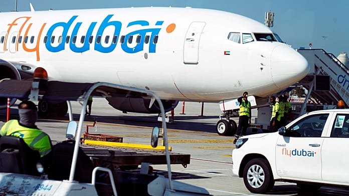 Izraelbe tartó dubaji járatot Szaúd-Arábiába térítettek, a pilóták közti konfliktus miatt