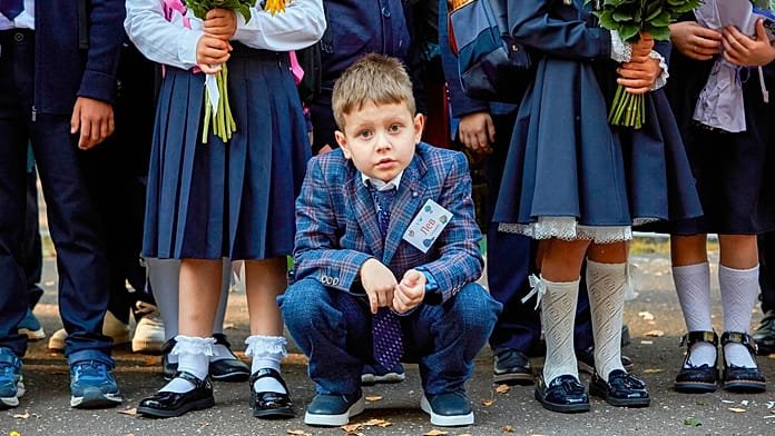 Putyin Oroszországa: az iskolák csaknem fele bezárt, a többit háborús propaganda tölti meg
