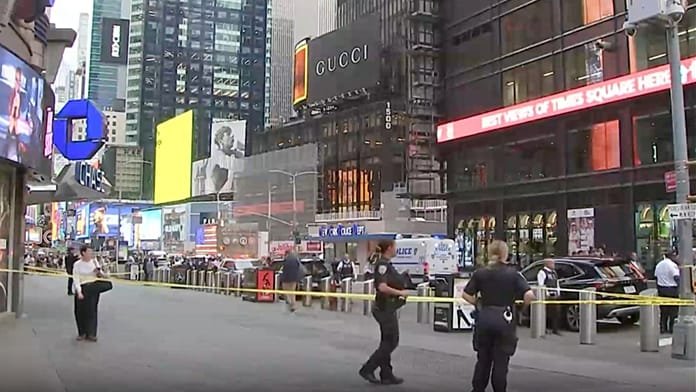 Lelőtték a rendőrök a Times Square-en két embert megkéselő nőt