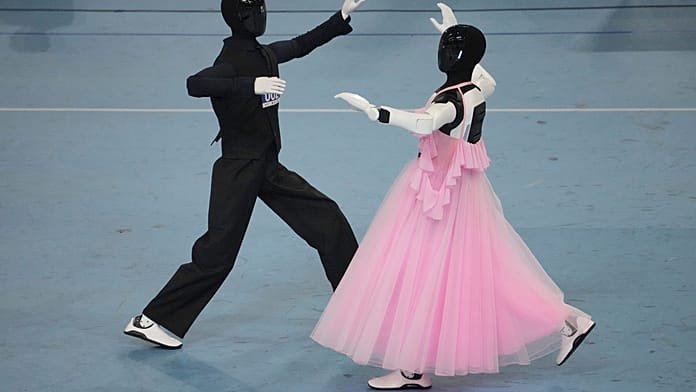 Humanoid robotok emberi táncpartnerrel jutnak az America’s Got Talent döntőjébe