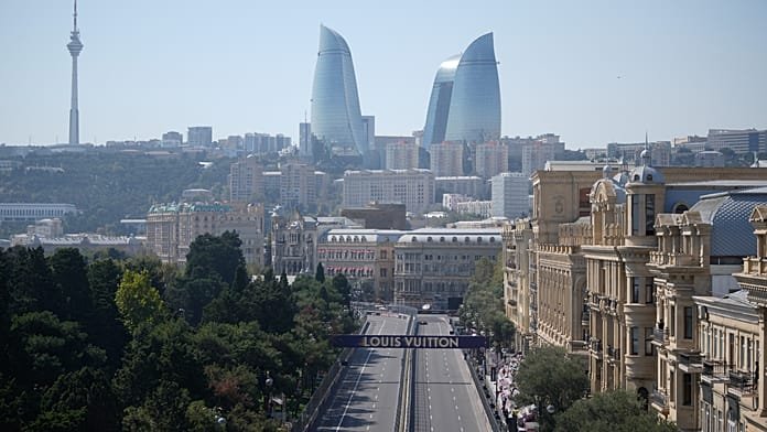 Baku hete: Forma–1, globális biztonság és rekordberuházások