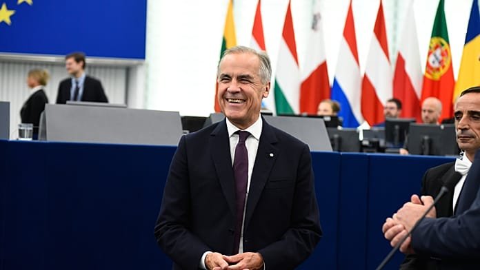 EU–Kanada: álló ováció Mark Carneynek az Európai Parlamentben