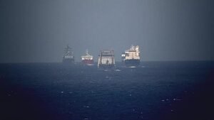 Oroszország szankcionált hajókat küld a Földközi-tengerre, a NATO követi a „Syrian Express” konvojt