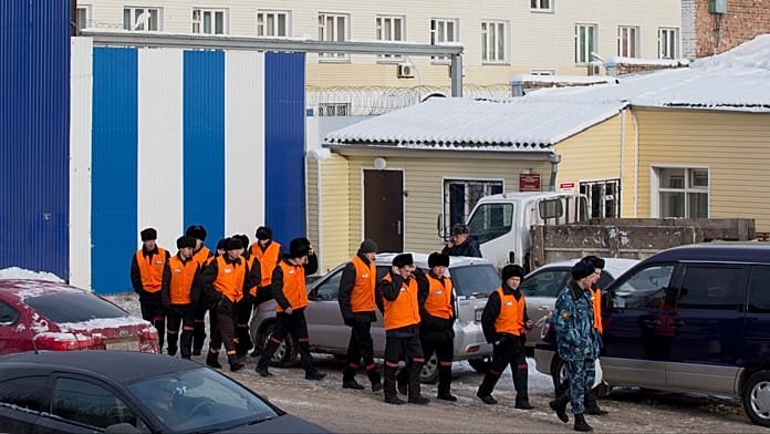 Oroszország hét új „szuperbörtönt” tervez, bár a háborús toborzás megoldotta a zsúfoltság problémáját