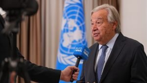 Exkluzív: Guterres kéri a világ vezetőit, hogy „állítsák le ezt az őrületet” és a háborúkat
