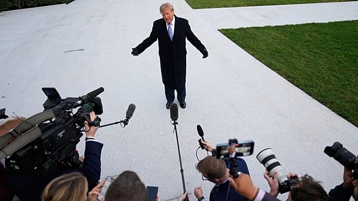Egy bíró kötelezte Donald Trumpot, hogy állítsa vissza a CNN, a Politico és az MS NOW fehér házi belépőjét