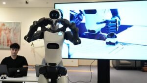 MI-vezérelt robotokat mutatnak be az Európai Parlamentben Brüsszelben