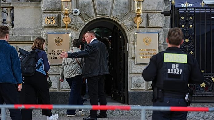 Külföldön szavazó oroszok nyolc az egyhez elutasítják Putyin pártját, szemben a hivatalos adatokkal