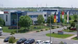 Bezár egy győri autóipari cég, közel félezer ember veszíti el a munkáját