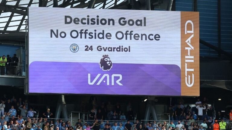 A videóbíró dumája volt az igazi katasztrófa a manchesteri fociderbin