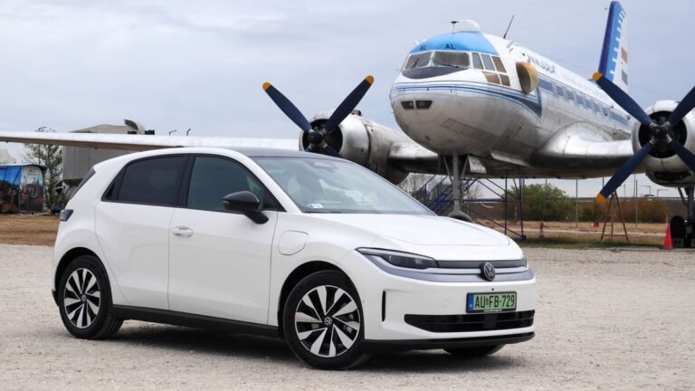 Ez az elérhető villanyautó a VW válasza a kétkedőknek – Volkswagen ID.Polo menetpróba