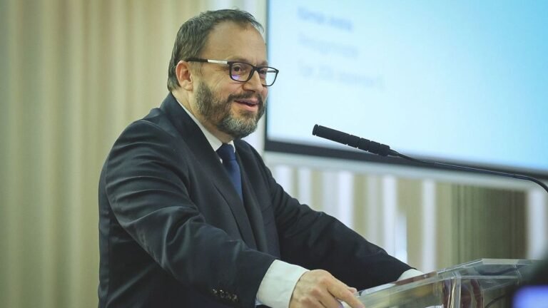 Kijózanító pofon: Túl magasak a magyar bérek a pénzügyminiszter szerint